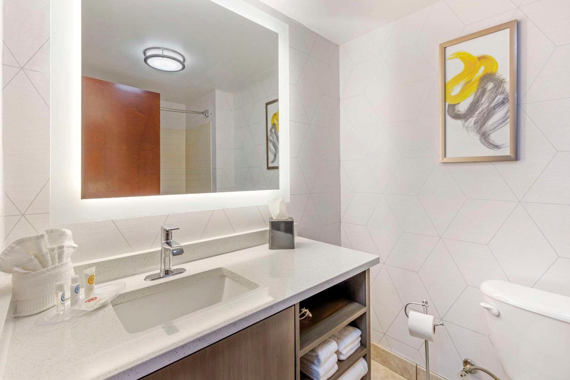 Comfort Suites Whitsett - Greensboro East Екстер'єр фото