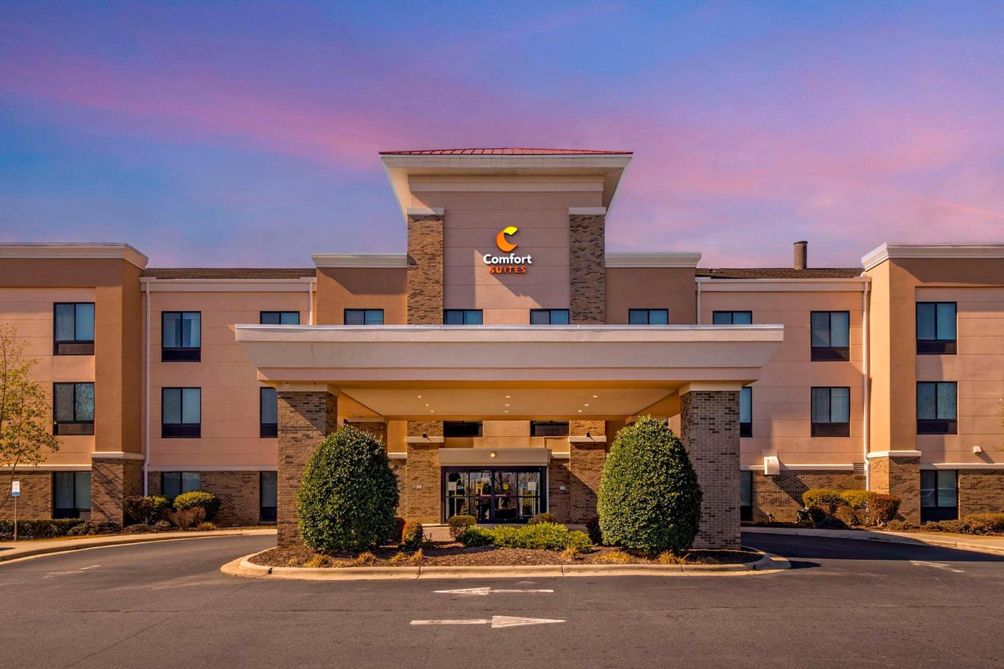 Comfort Suites Whitsett - Greensboro East Екстер'єр фото