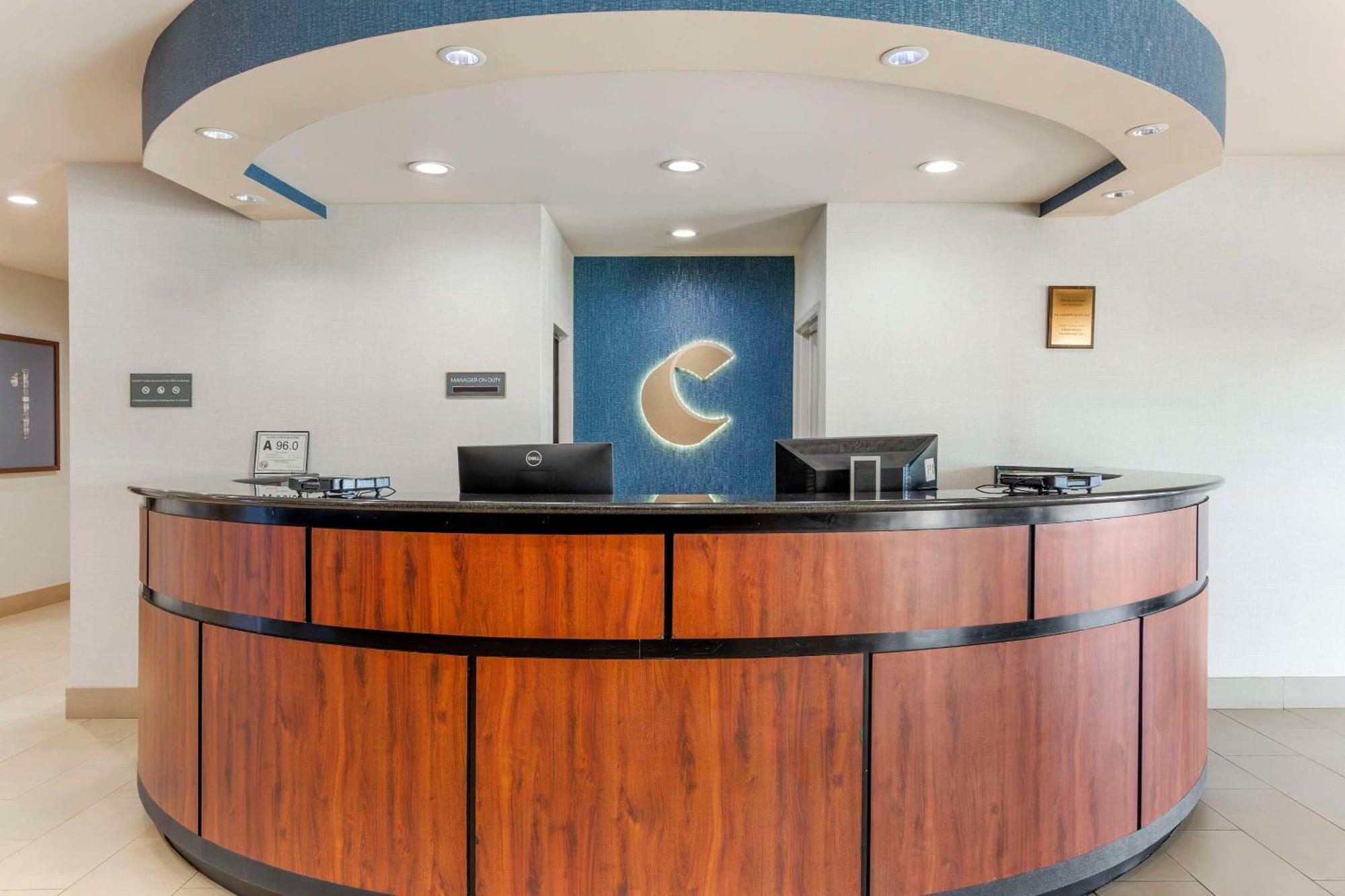 Comfort Suites Whitsett - Greensboro East Екстер'єр фото