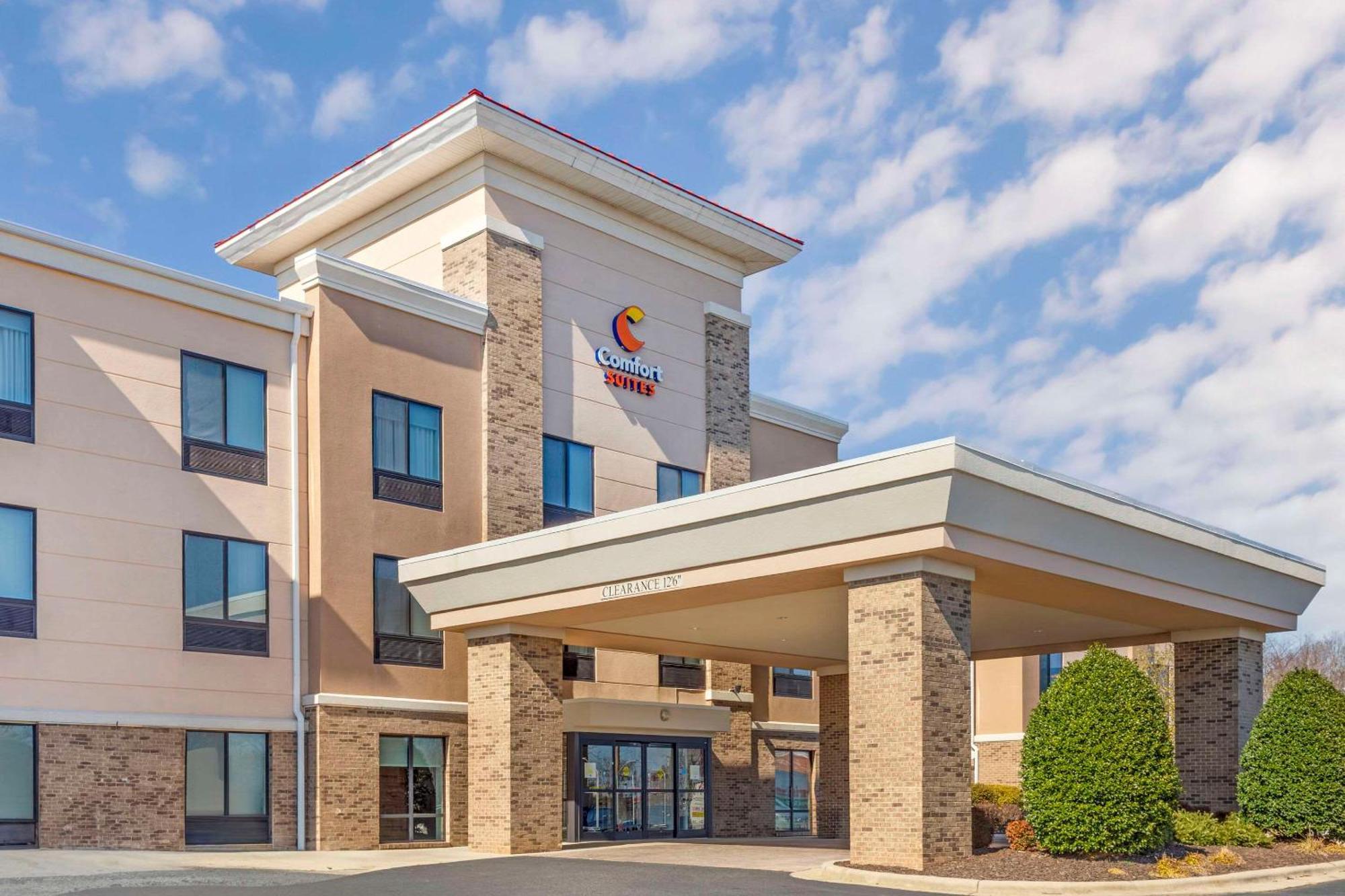 Comfort Suites Whitsett - Greensboro East Екстер'єр фото