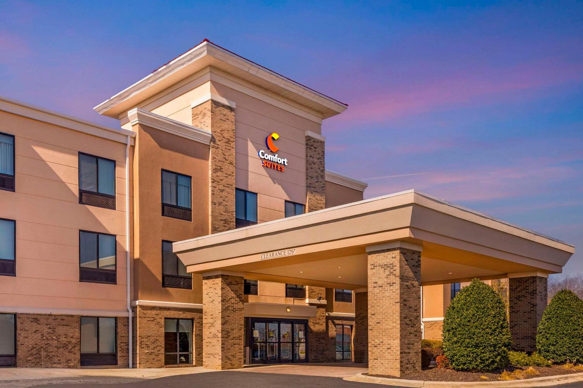 Comfort Suites Whitsett - Greensboro East Екстер'єр фото