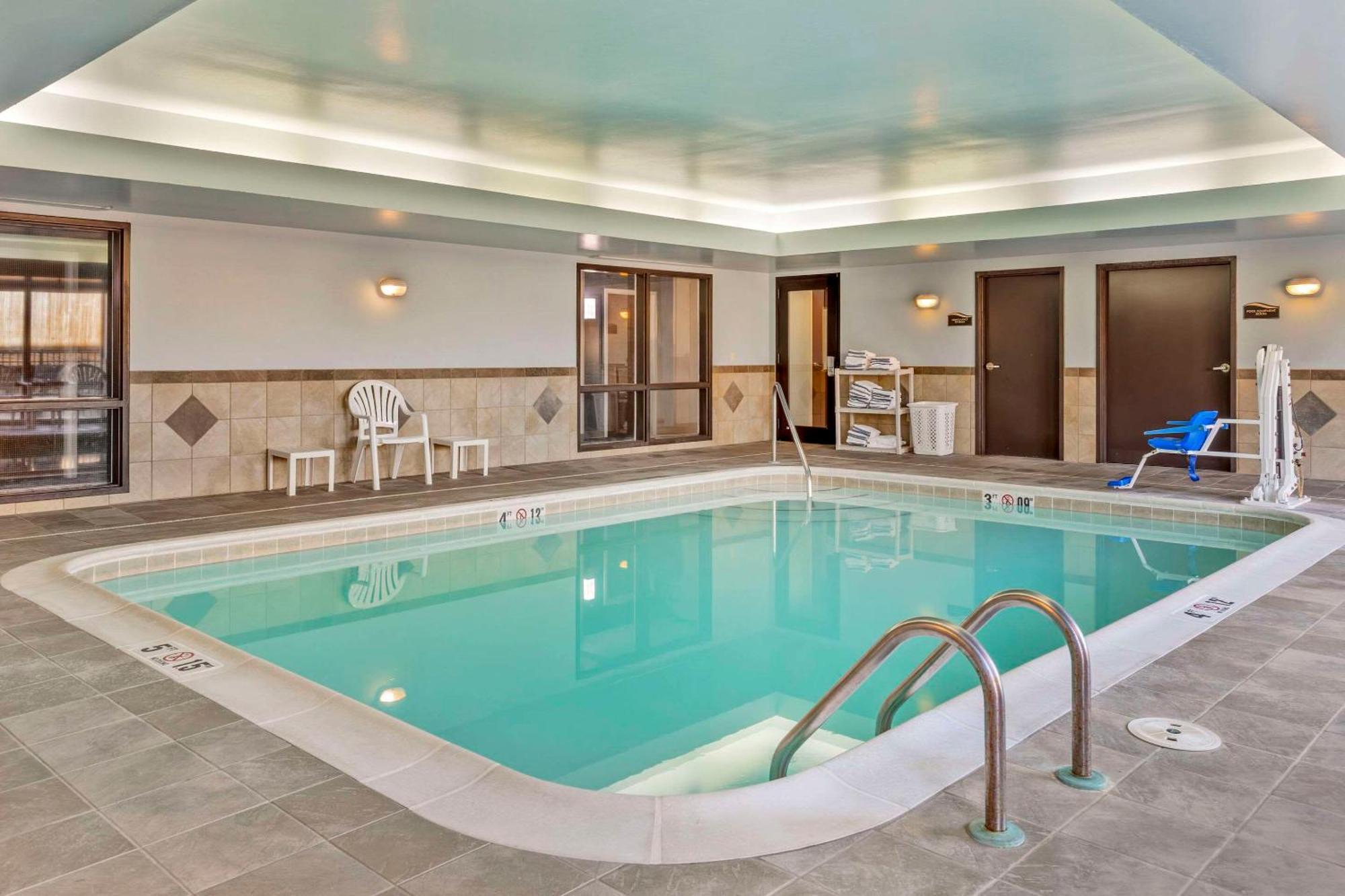 Comfort Suites Whitsett - Greensboro East Екстер'єр фото