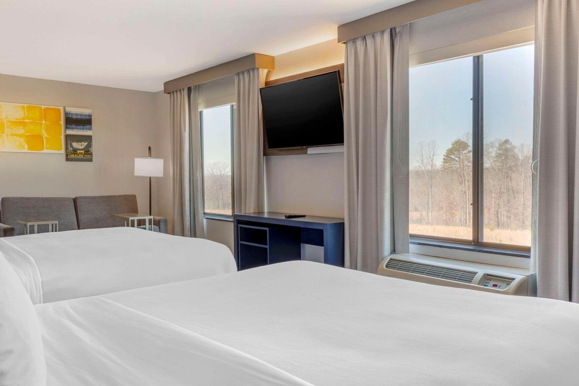 Comfort Suites Whitsett - Greensboro East Екстер'єр фото
