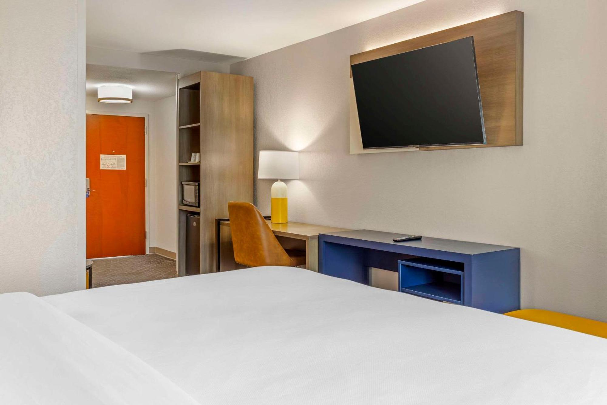 Comfort Suites Whitsett - Greensboro East Екстер'єр фото