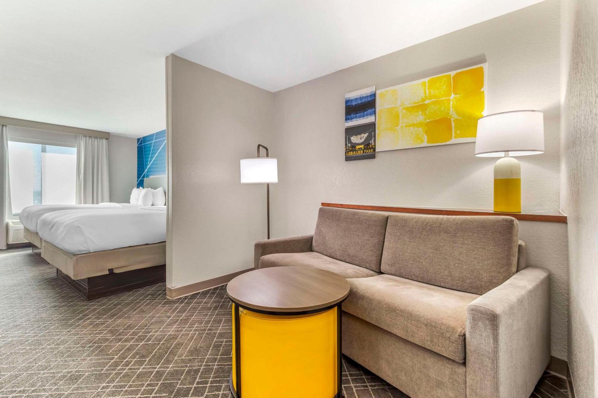 Comfort Suites Whitsett - Greensboro East Екстер'єр фото