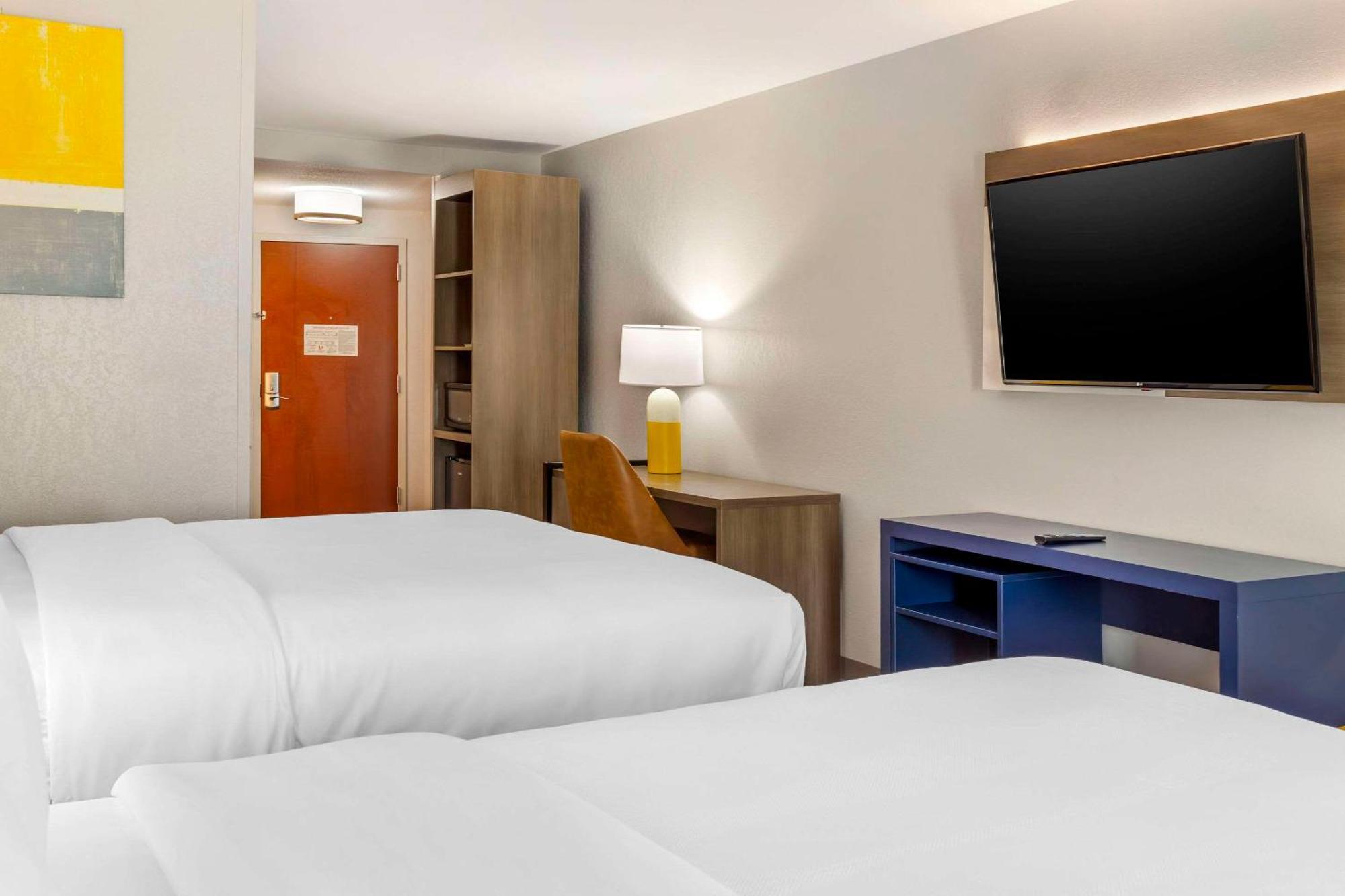 Comfort Suites Whitsett - Greensboro East Екстер'єр фото