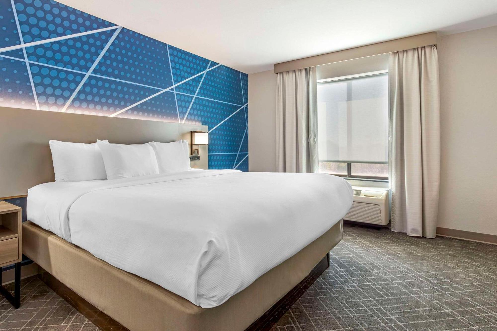 Comfort Suites Whitsett - Greensboro East Екстер'єр фото