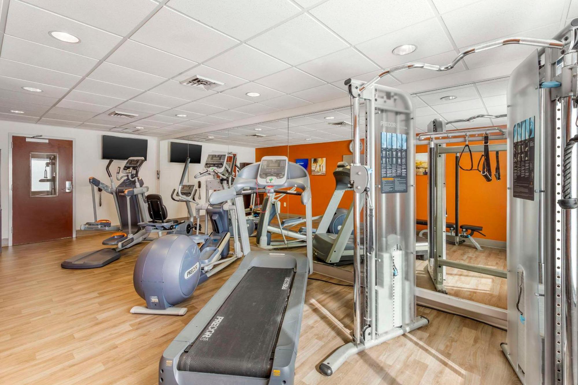 Comfort Suites Whitsett - Greensboro East Екстер'єр фото
