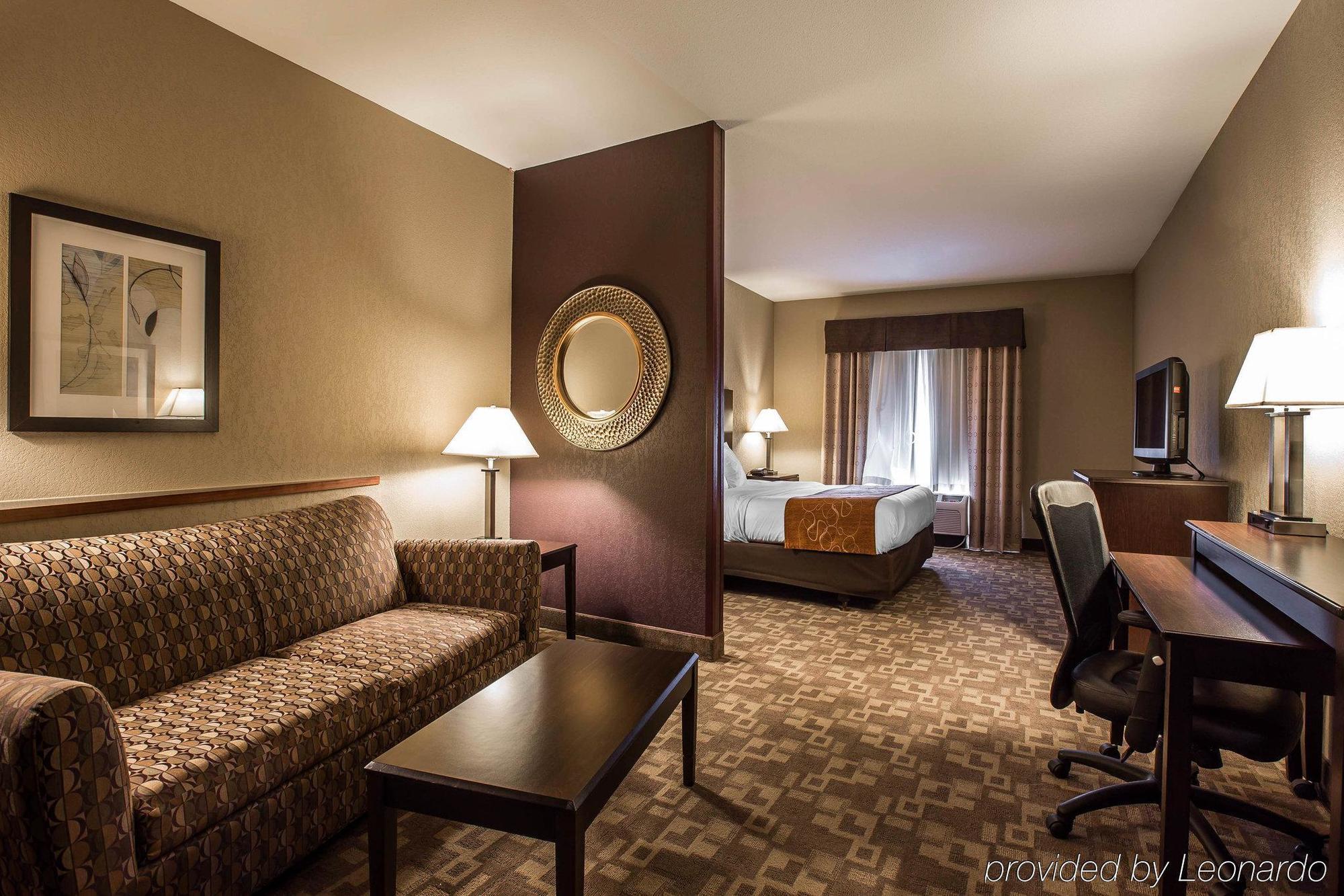 Comfort Suites Whitsett - Greensboro East Екстер'єр фото