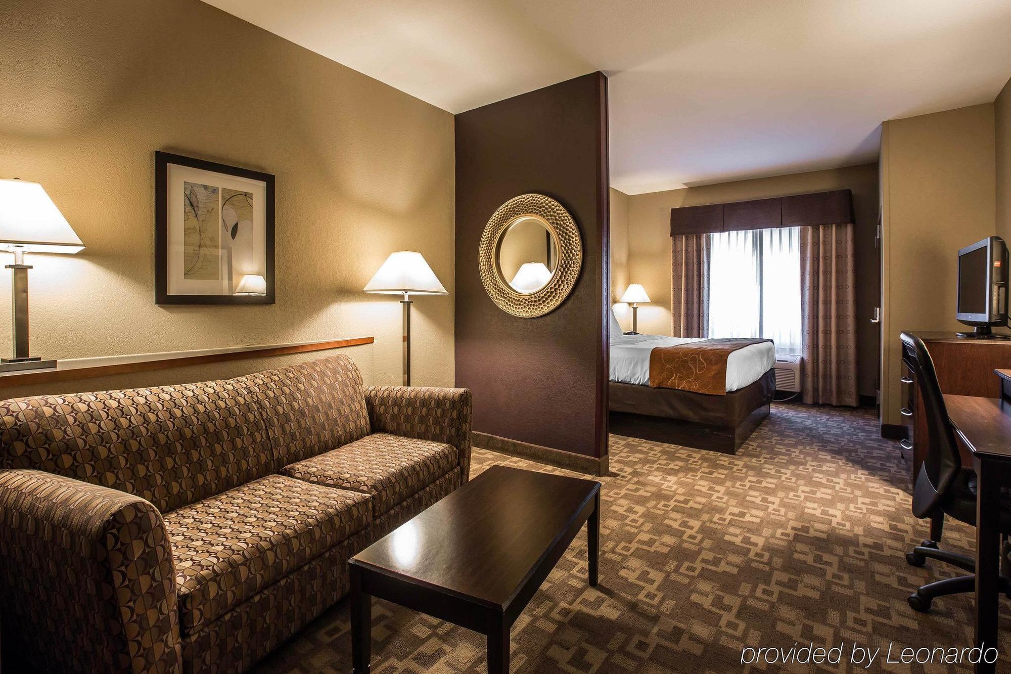 Comfort Suites Whitsett - Greensboro East Екстер'єр фото