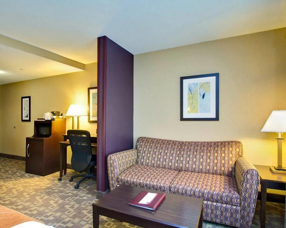 Comfort Suites Whitsett - Greensboro East Екстер'єр фото