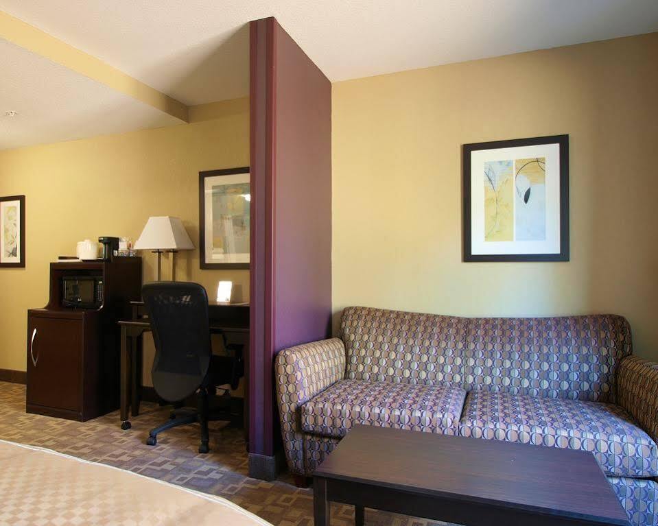 Comfort Suites Whitsett - Greensboro East Екстер'єр фото